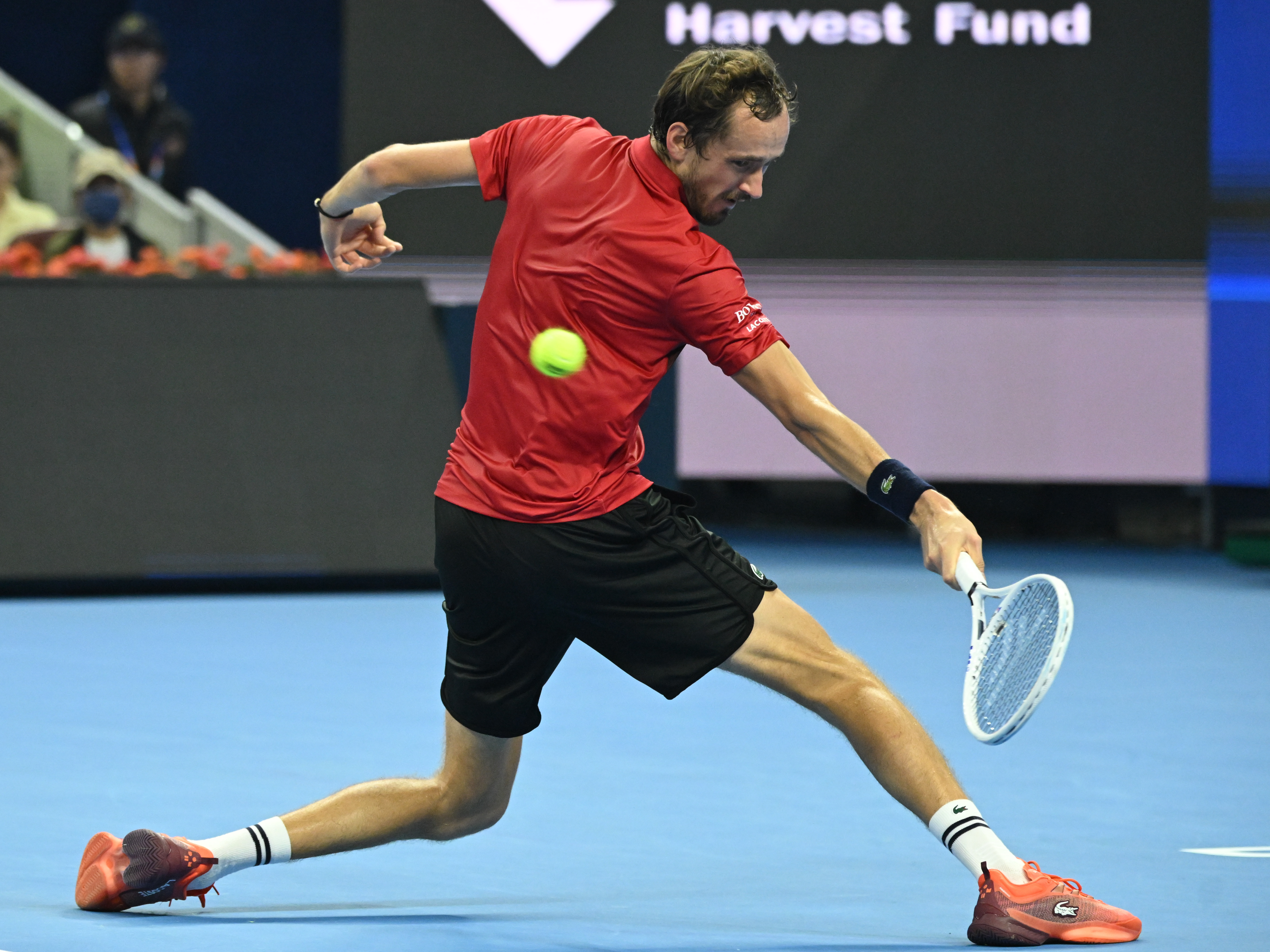 米兰体育-法国网球队轻取德国网球队，梅德韦杰夫统治全场的简单介绍