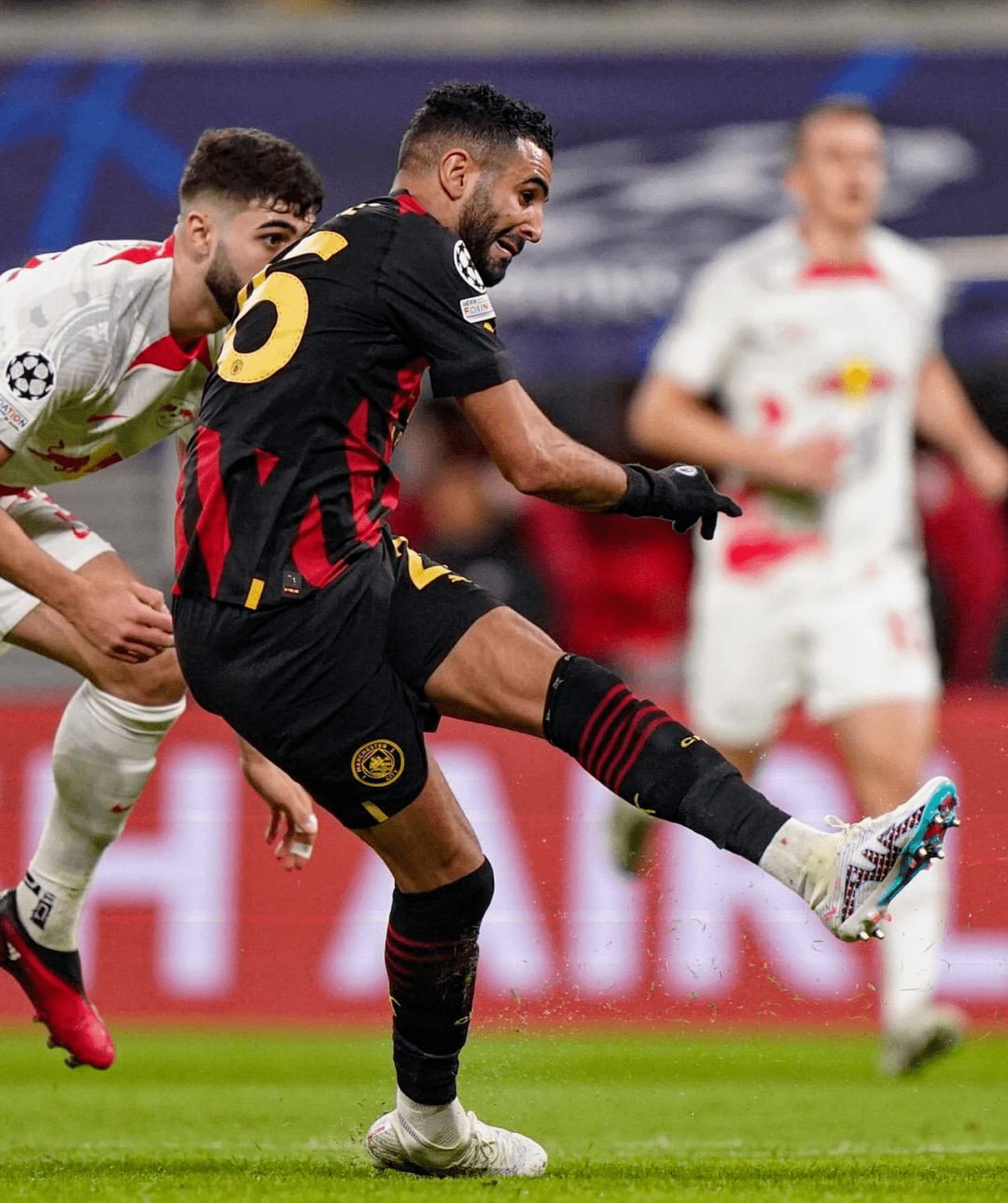 包含梦幻战役!多支欧洲豪强将在球场上较量的词条 包含梦幻战役!多支欧洲豪强将在球场上较量的词条