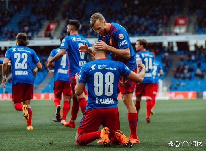 米兰体育app入口-关于比赛中双方球员遭遇激烈碰撞的信息