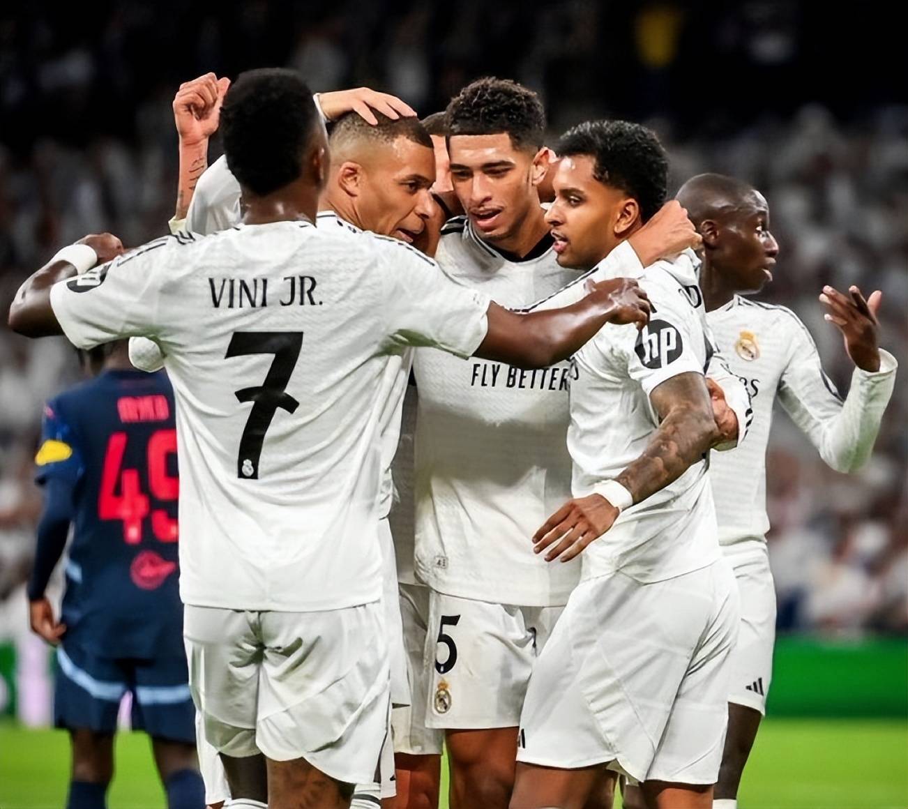 关于皇马主场气氛火爆,球迷热情欢呼的信息 关于皇马主场气氛火爆,球迷热情欢呼的信息