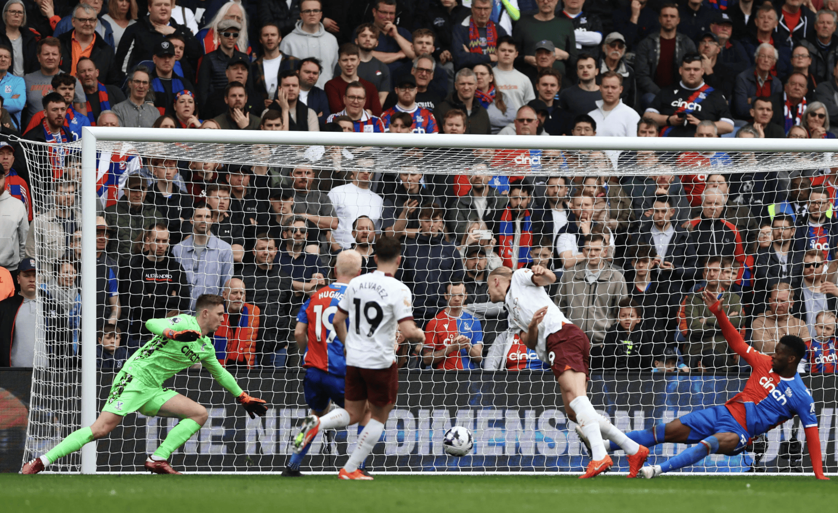 关于曼彻斯特城完胜对手，发挥出色的信息