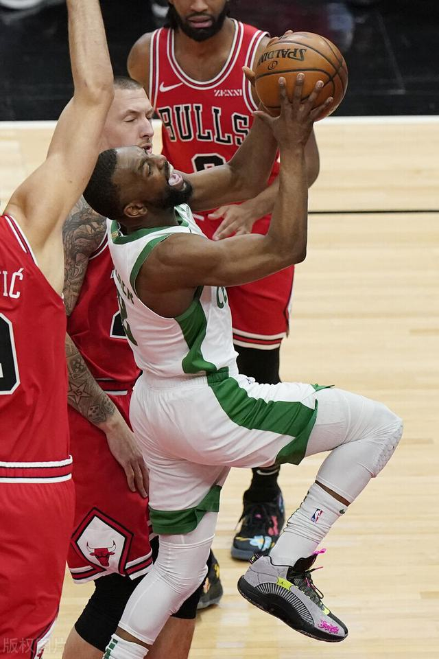 ac米兰下载-浙江队轻取广州队，拉文关键制胜的简单介绍