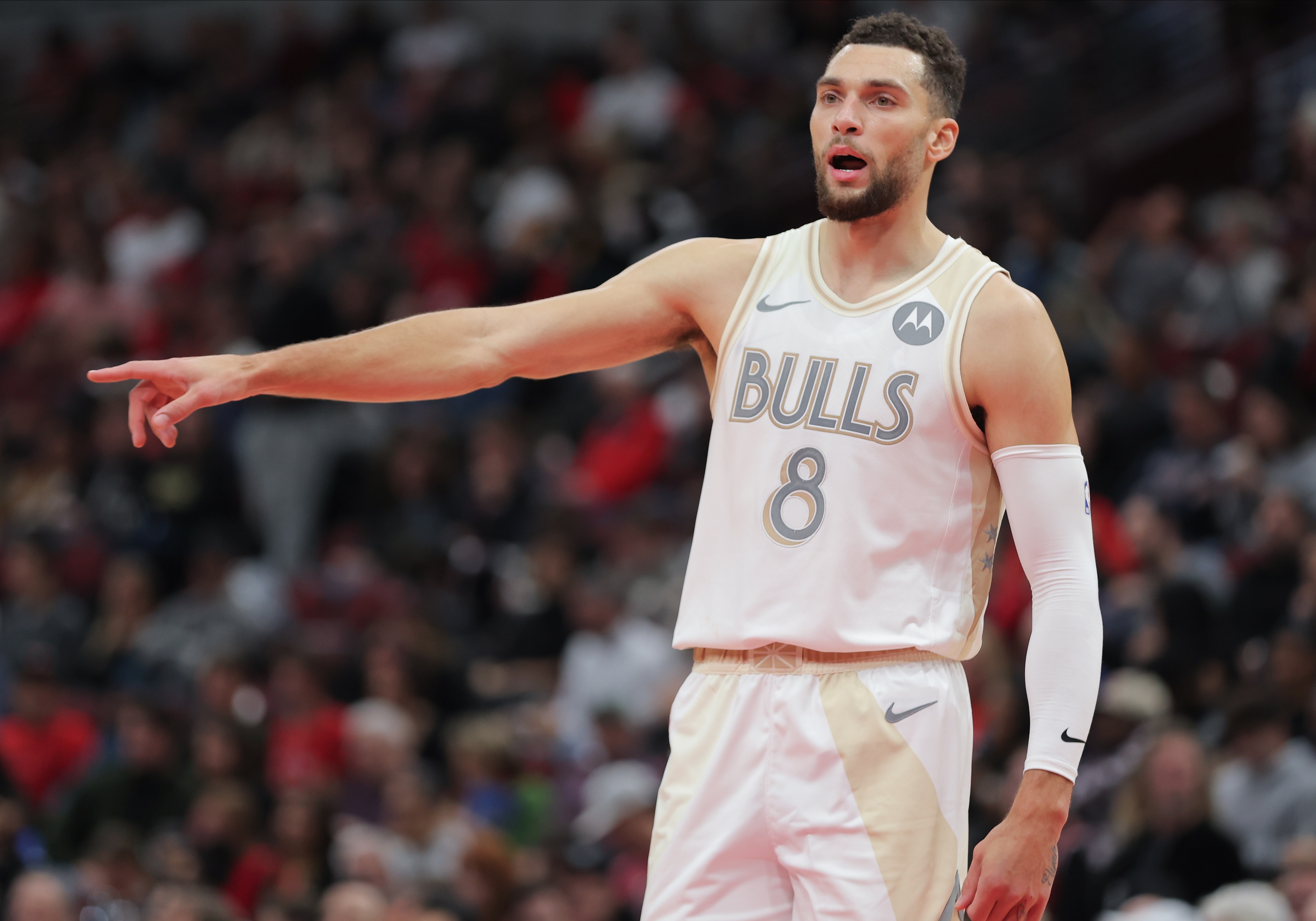 浙江队轻取广州队，拉文关键制胜的简单介绍