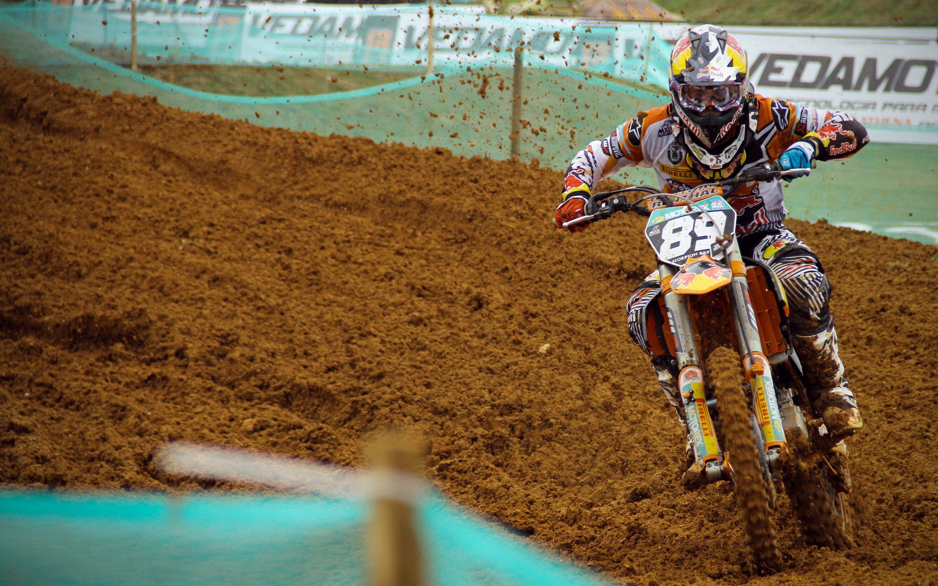 赛道上的逆袭,红牛二队鏖战红牛车队,周冠宇刷新纪录