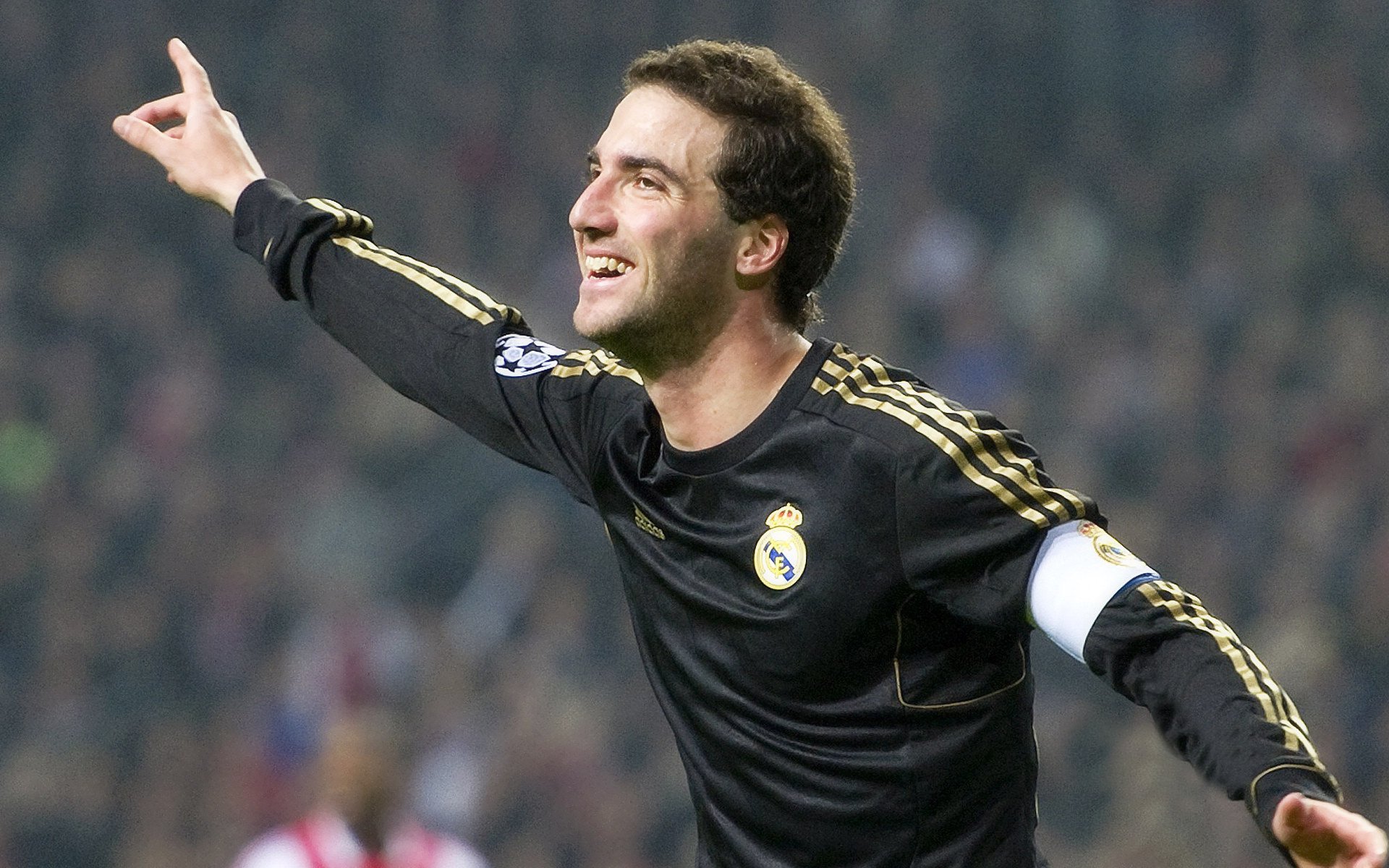 米兰体育下载-绿茵场上的双面火焰，国际米兰绝杀背后的中国情缘，C罗点燃的不只是赛场